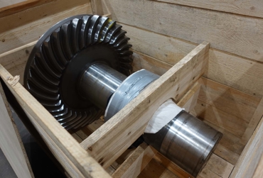 Receiving thruster shaft and coupling.jpg