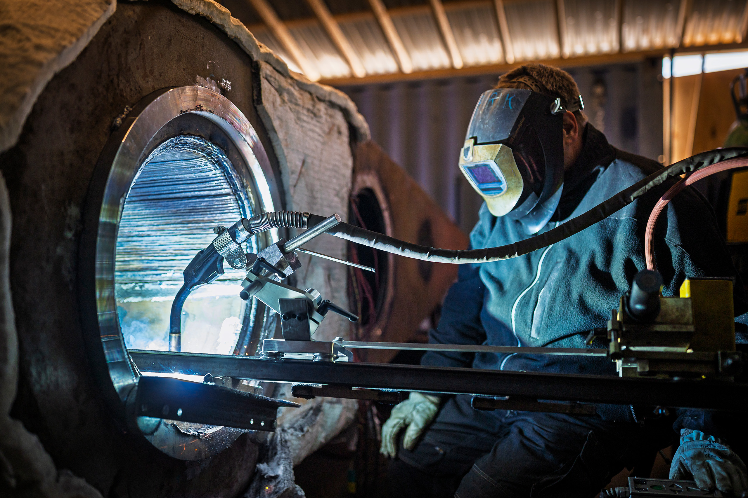 Submerged arc welding inside a rudder