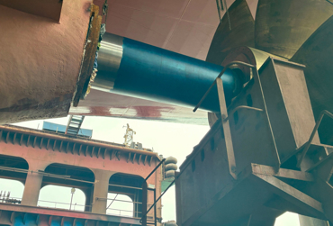 SUpervision-of-installation-of-propeller-shaft.jpg
