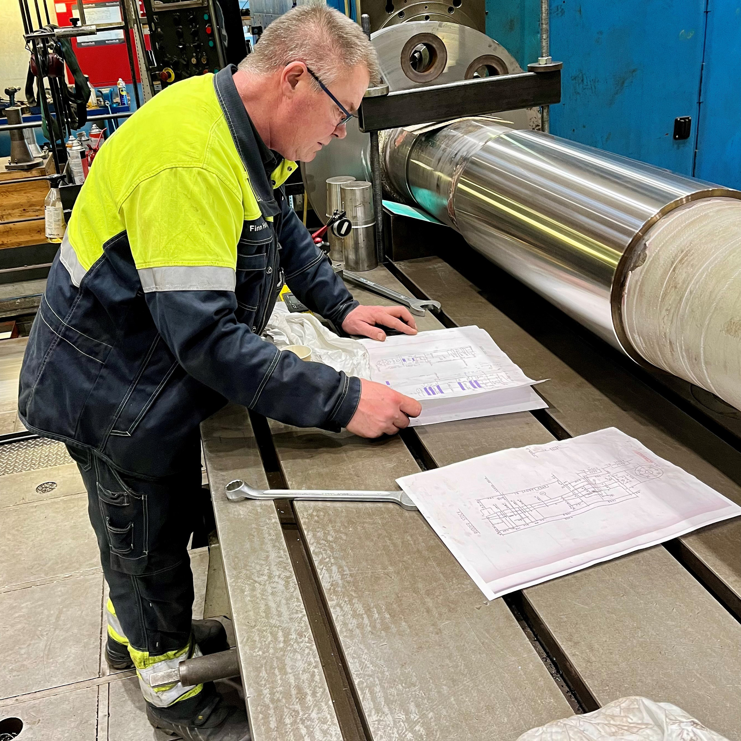 Technical supervision in workshop