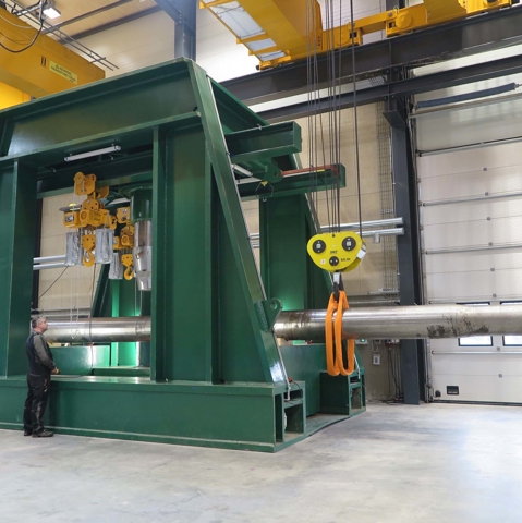 Hydraulisk presser til koldopretning af aksler