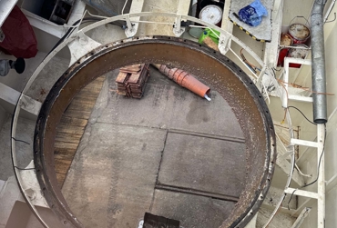 machining flange with portable milling equipment.jpg