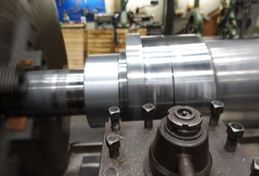 machined thruster propeller shaft.jpg