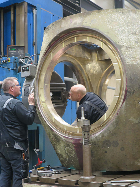 Examination of a propeller hub