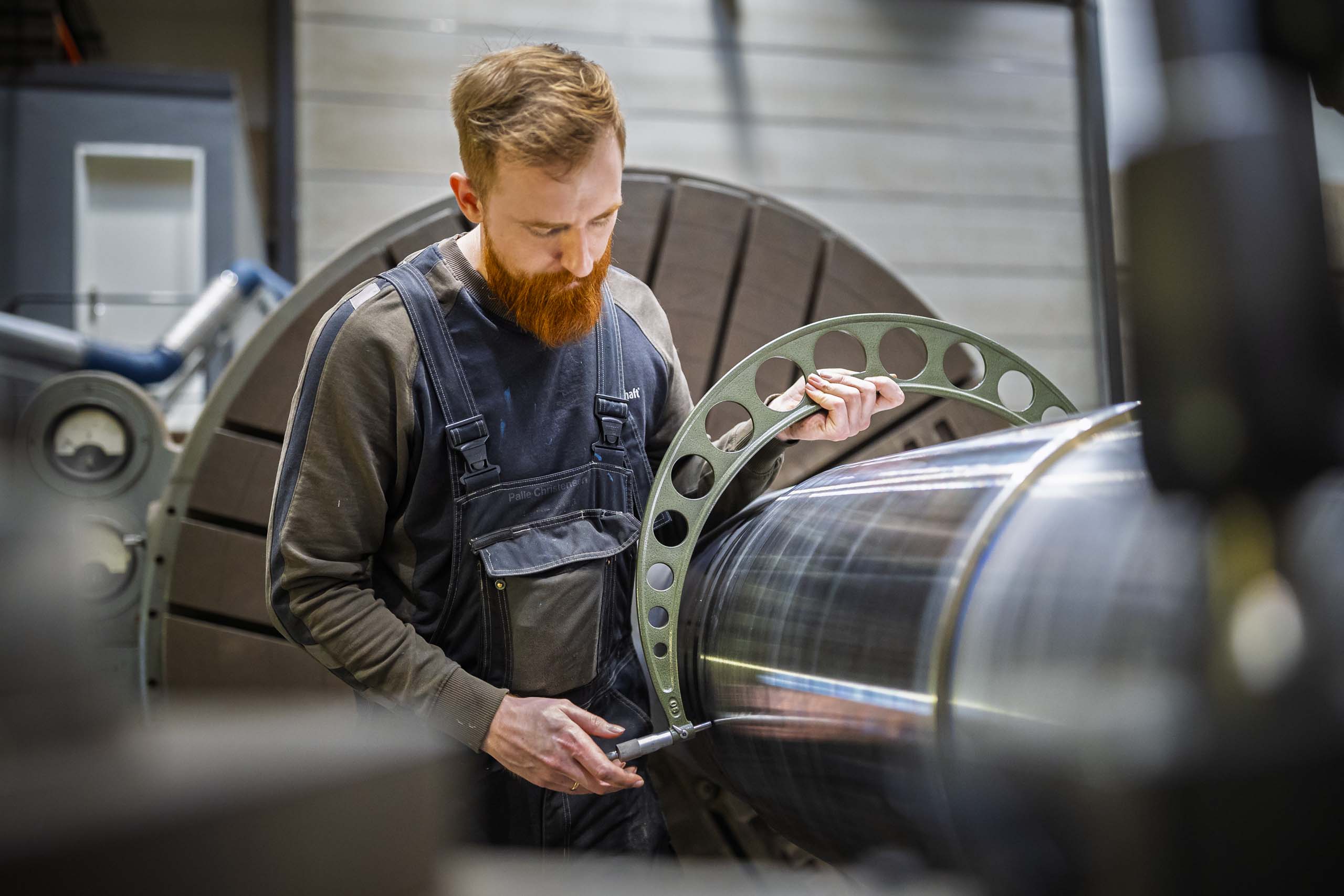 Cold straightening of shafts 