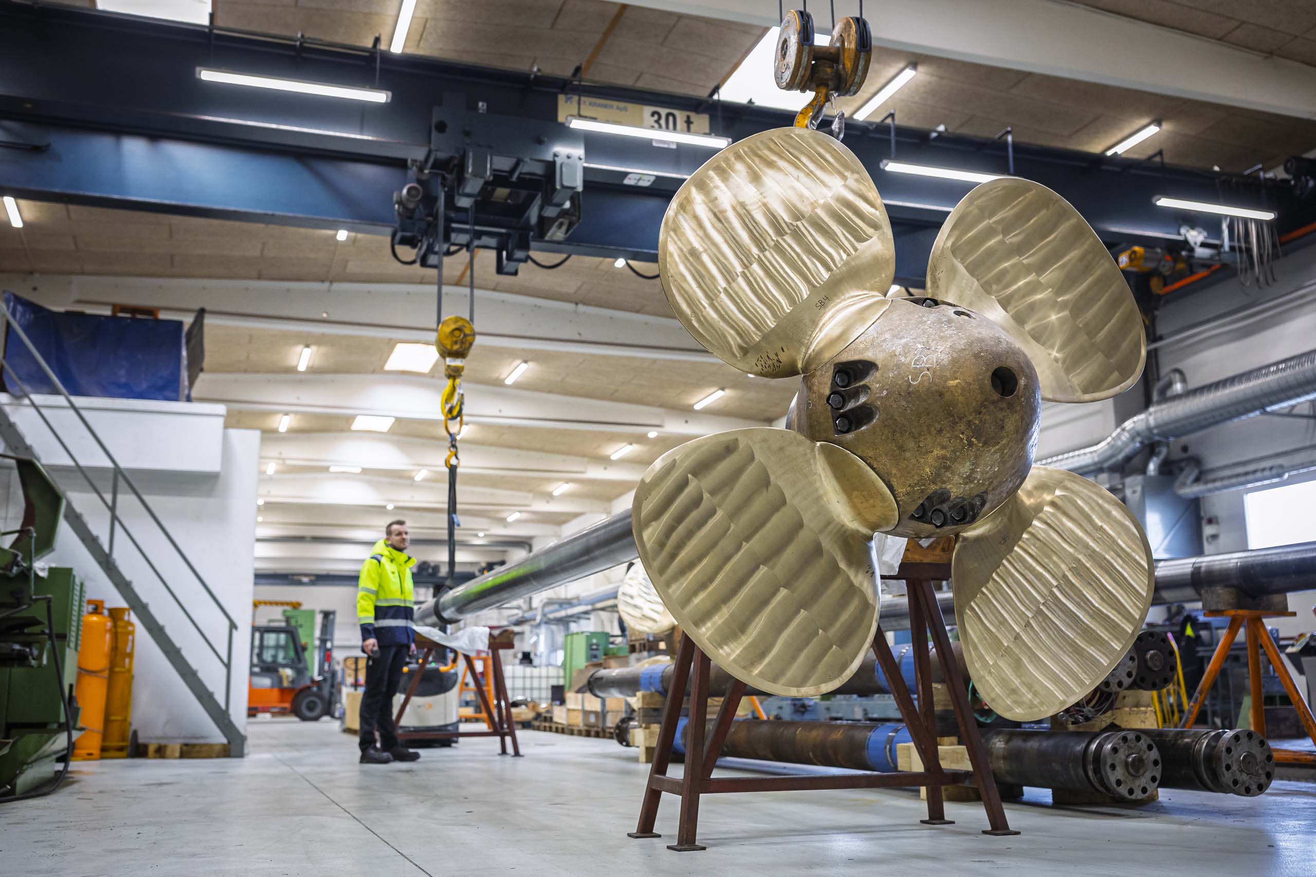 Reparation af propelleraksel på vores værksted 